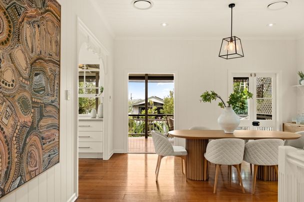 BEAUTIFUL HOUSE TO IMPRESS! - Photo 1