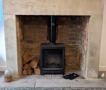 2 bedroom end of terrace house to rent - Photo 2