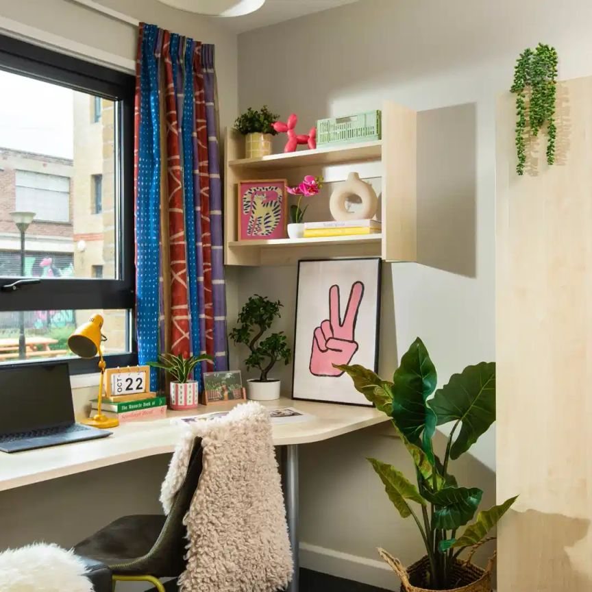 Extra Large Standard Double Ensuite - Photo 1