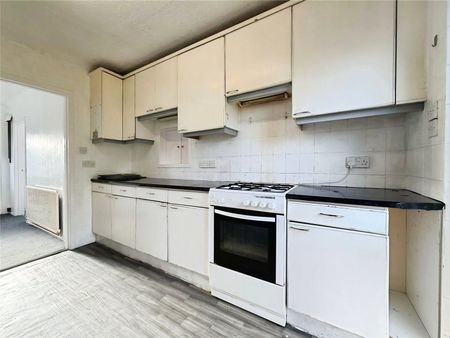 Bishops Way, Egham, Surrey, TW20 8EJ - Photo 3