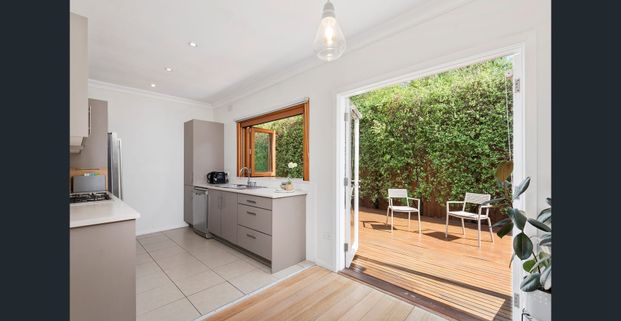 Character Weatherboard in Great Location! - Photo 1
