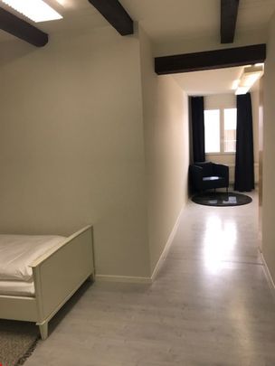"Teilmöbliertes Zimmer im Zentrum von Altdorf zu vermieten" - Photo 1