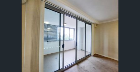 Stunning One Bedroom Apartment in Homebush - Photo 4