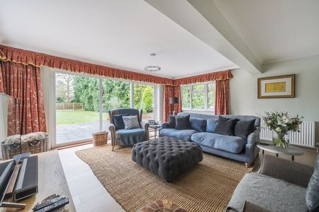 Mark Way, Godalming - 5 bedrooms Property for lettings - Seymours - Photo 4