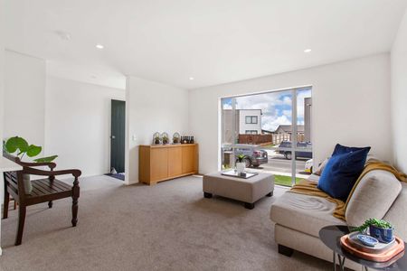 Four Bedroom Beauty! - Photo 2