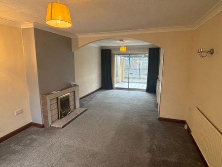 3 bedroom semi-detached house to rent - Photo 2