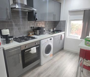 2 Bed - Flat 3, 24 Kensington Terrace, Hyde Park, Leeds - LS6 1BE -... - Photo 6