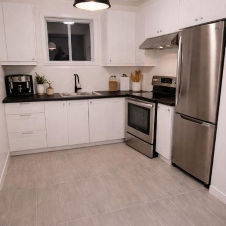 DÉCOUVREZ CE MAGNIFIQUE 3 1/2 PRÈS DU FLEUVE - Photo 3