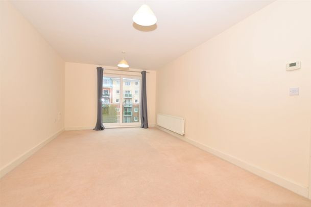 Reynolds Avenue, Redhill, Surrey, RH1 - Photo 1