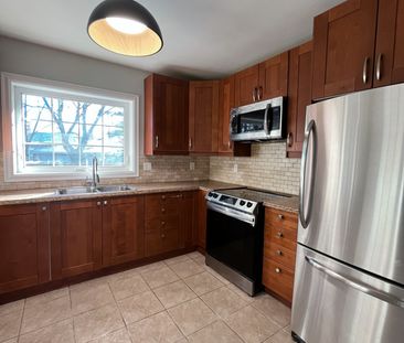 For Lease - 380 Bent Crescent, Richmond Hill, Ontario - Photo 3