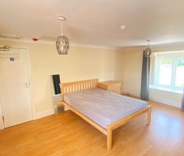 4 bedroom end of terrace house to rent - Photo 6