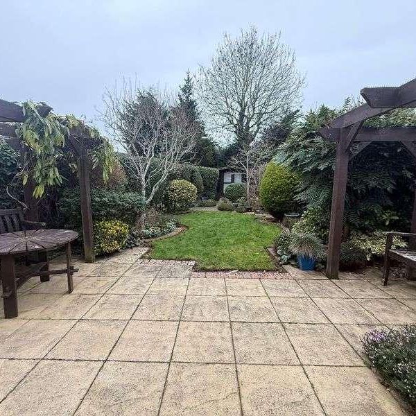 Chapel Close, Dunstable, LU5 - Photo 1