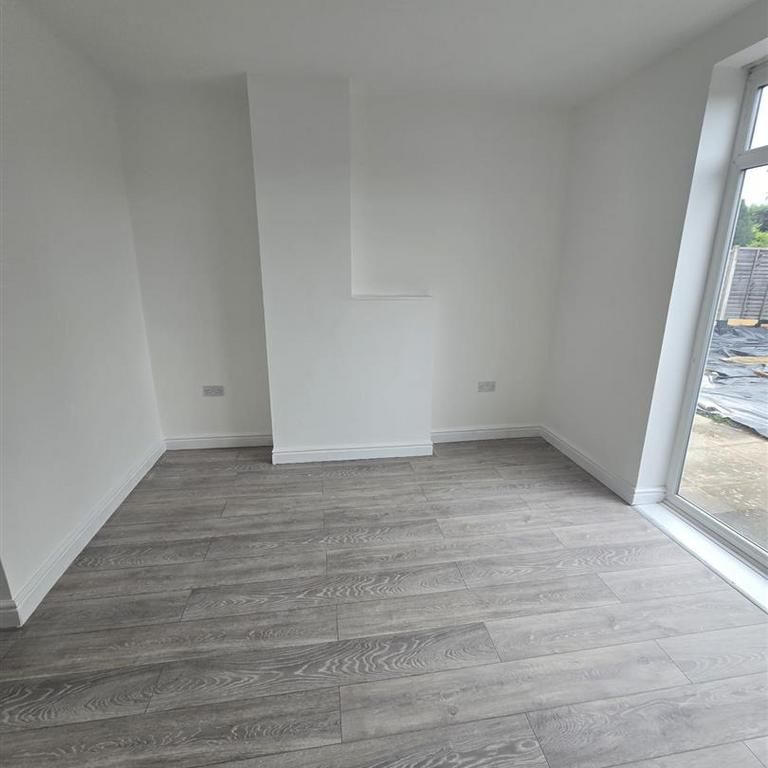 3 bedroom end of terrace house to rent - Photo 1