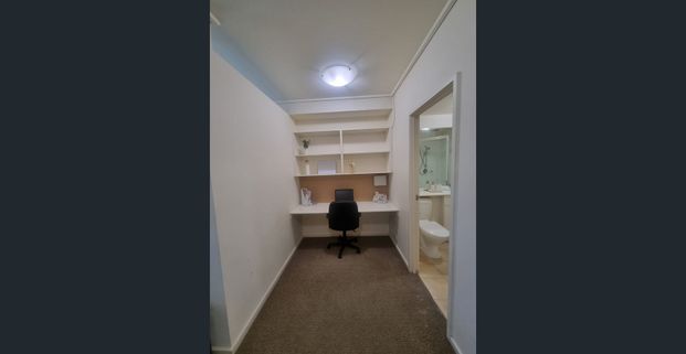 Maximize Your Space : Modern Studio with All the Essentials at 550 Lygon Street! - Photo 1