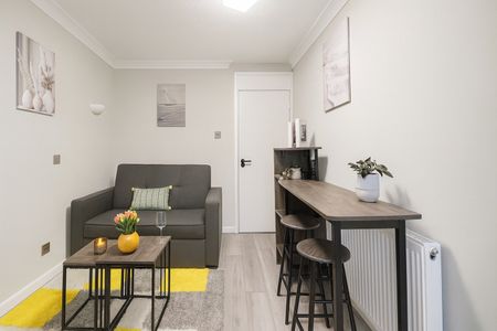 Studio Flat, Creswick Road, W3 - Photo 3