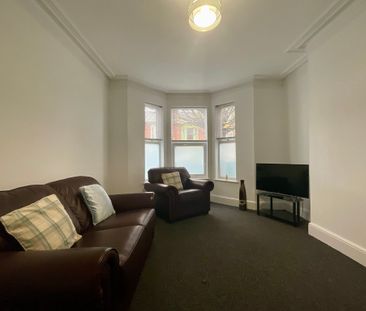 4 bedroom Mid Terraced House to let - Photo 4