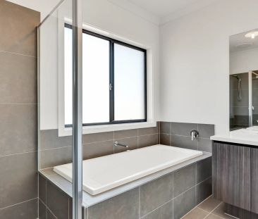 4 Bedroom Home in Werribee - Photo 4