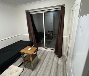 Studio Flat, Hermit Road, E16 - Photo 2