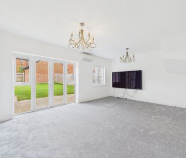 3 bed detached house to rent in Field Maple Gardens, High Wycombe, ... - Photo 3
