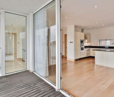 3 bedroom flat to rent - Photo 3