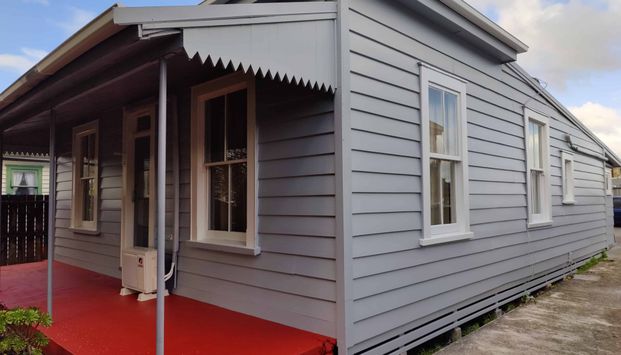 Hamilton East 4 Bedrooms, Lawns mowed - Photo 1