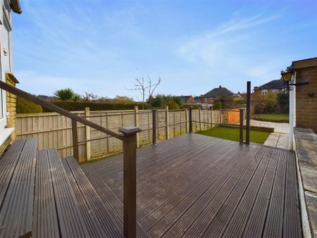 4 bedroom Semi-detached house to rent - Photo 3