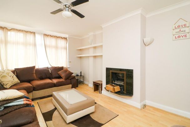 4 bedroom semi-detached house to rent - Photo 1