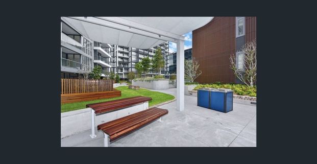 Fully Furnished Unique 1 Bedroom apartment in Darling Square. - Photo 1