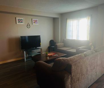 For Lease - 116 Golden Springs Drive Unit# Main, Brampton, Ontario - Photo 3