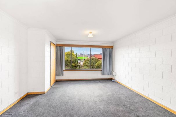 Tidy Two Bedroom Unit, Convenient Location - Photo 1