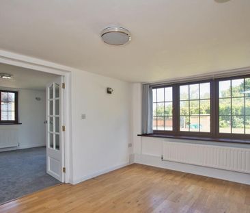 3 bedroom detached house to rent - Photo 3