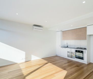 Modern 1-Bedroom Apartment in Bonbeach – Beachside Living at Its Best! - Photo 3