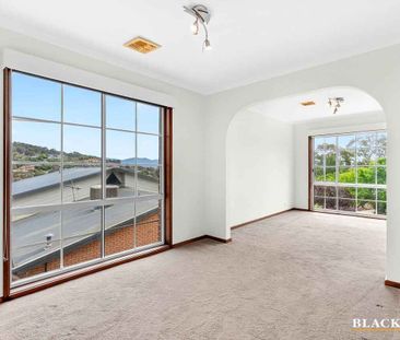 Spacious living with Solar - Photo 3