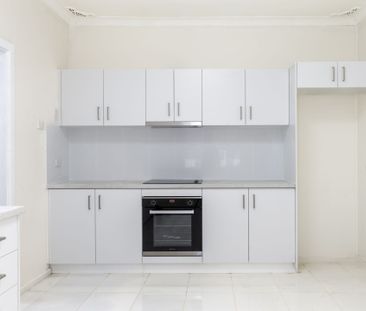 Two Bedroom Apartment in Highly Sought After The Entrance - Photo 5