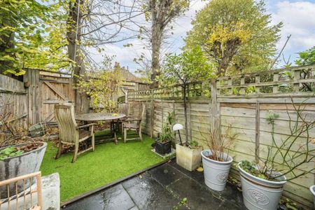 4 bedroom maisonette to rent - Photo 3