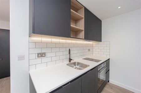 Flat , Fermont House, Beaufort Square, London - Photo 2