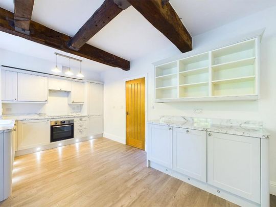 4 bedroom end of terrace house to rent - Photo 1