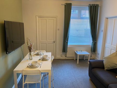 Kitchener Street - Photo 3