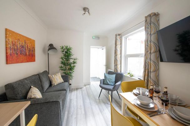 1 bedroom in a house share to rent - Photo 1