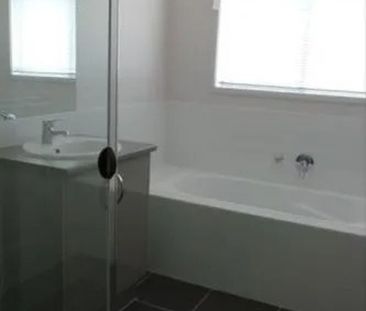 4 Bedroom Home Westdale - Photo 3