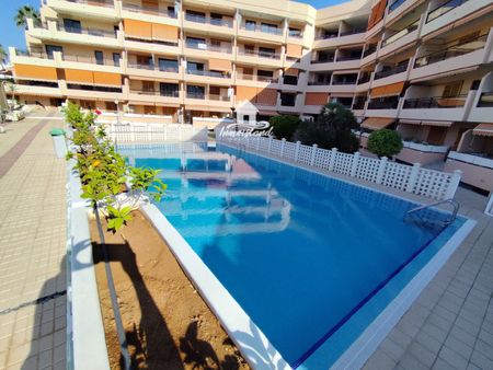 Apartamento en alquiler en Los Cristianos - Photo 2