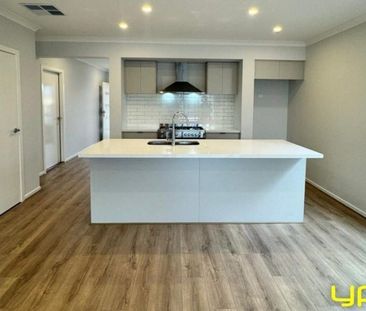 Stylish and Spacious 4-Bedroom Family Retreat in Clyde - Photo 4