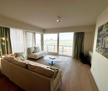 Volledig gerenoveerd en gemeubeld appartement met frontaal zeezicht - Foto 1
