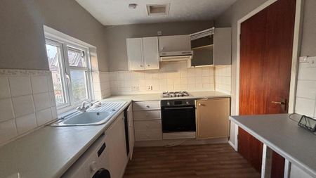 2 bedroom maisonette to rent - Photo 4