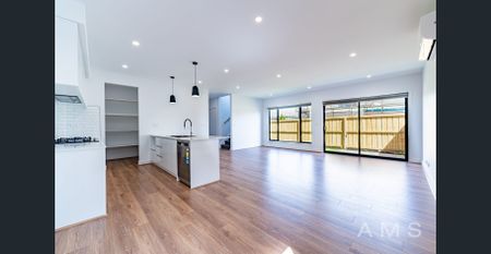 FIVE BEDROOM BRAND NEW TOWNHOUSE !! - Photo 4