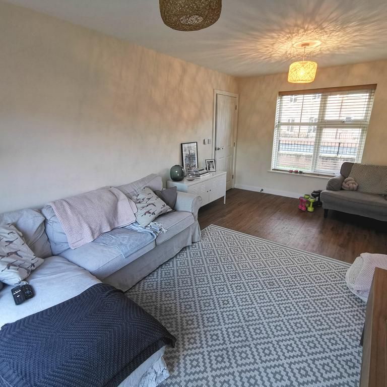 3 bedroom semi-detached house to rent - Photo 1