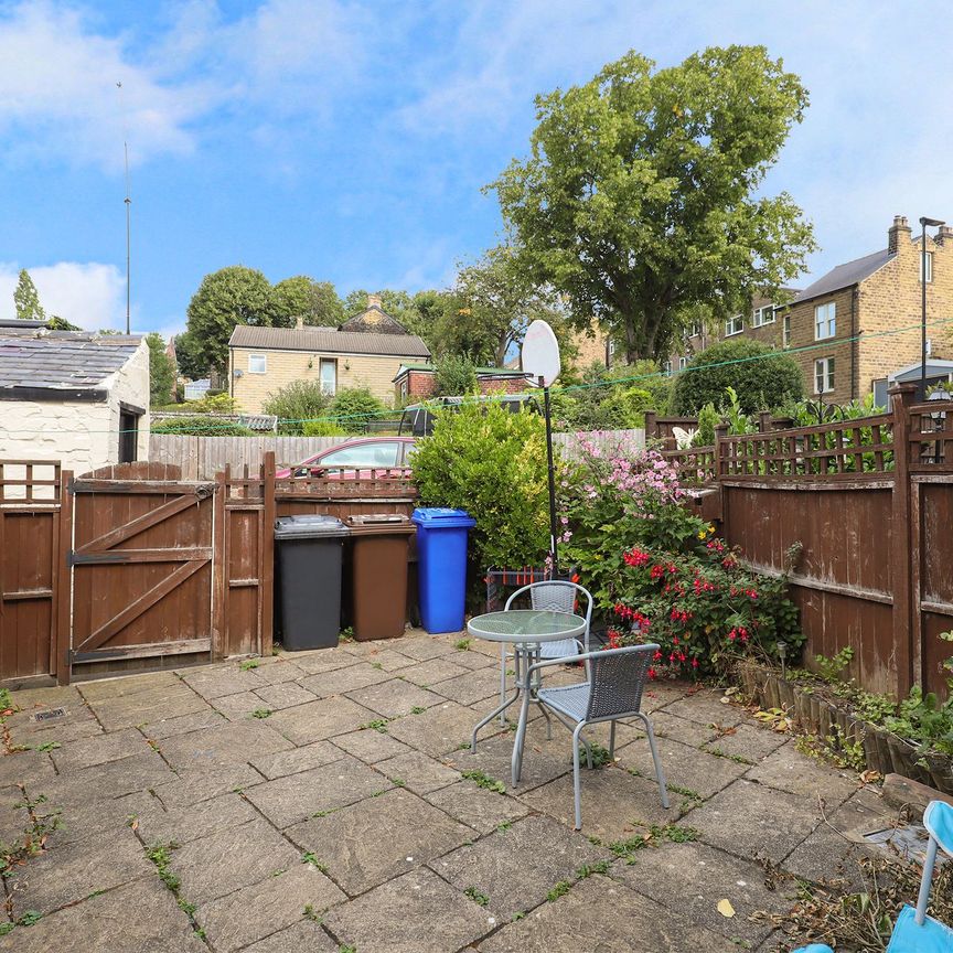 3 bedroom Terraced House to rent - Photo 1