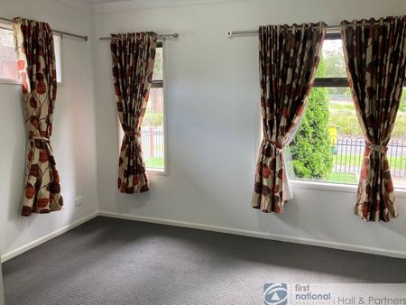 18 Olive Grove, Officer - Photo 3