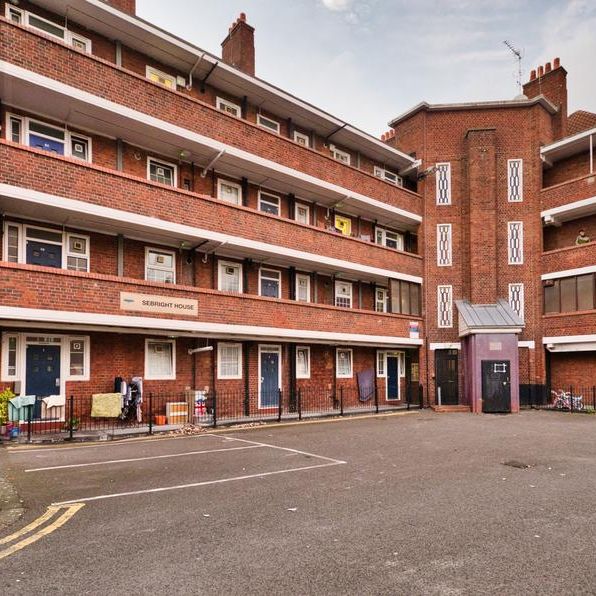 3 bedroom flat to rent - Photo 1