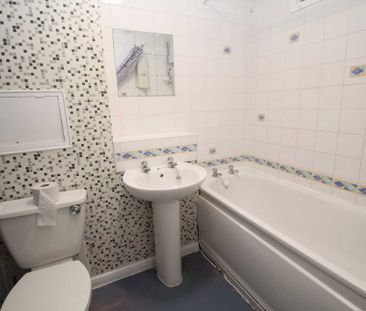 2 bed Flat for rent - Photo 4